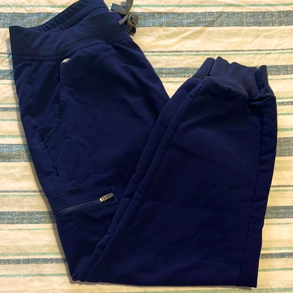 Figs Navy Medium Petite: Zamora Jogger scrub pants
